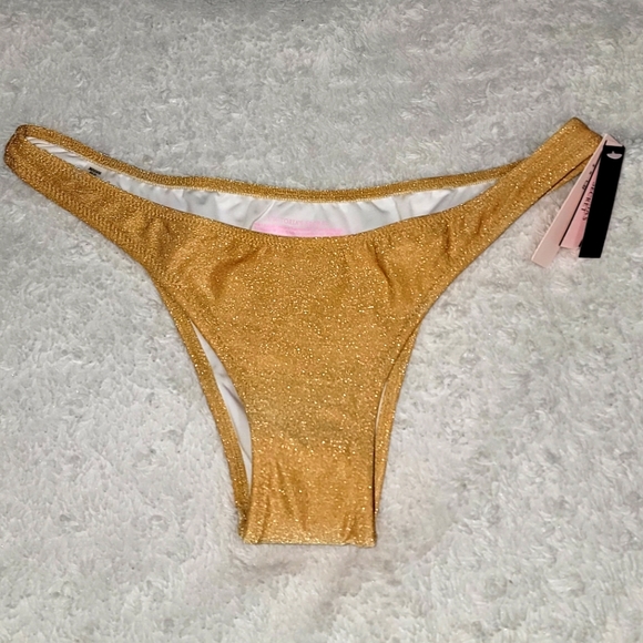 Victoria's Secret Swim - Picture 3 of 6